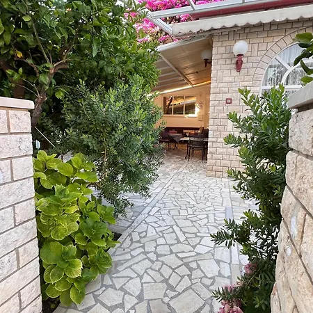 Rab Bed & Breakfast 3*